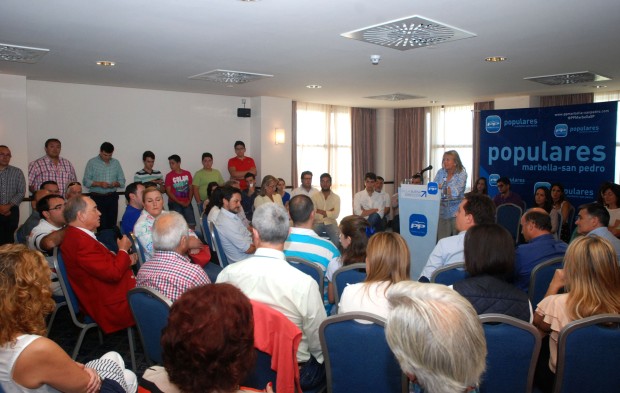 Imagen del Comité Ejecutivo del PP de Marbella este sábado, con el conde Rudy interviniendo